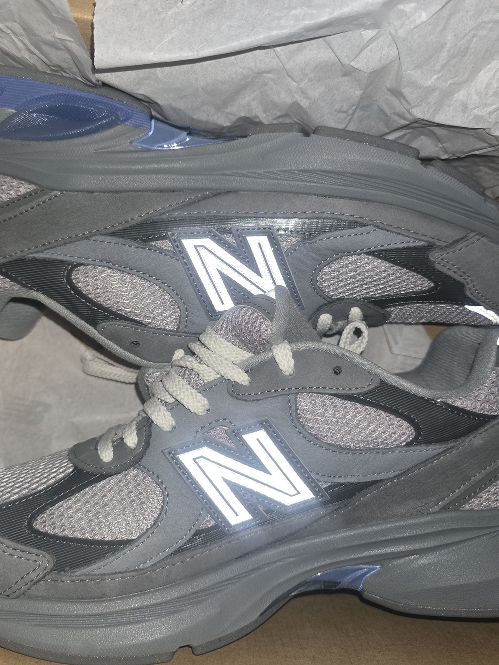 New Balance 990v3 Men's Grey Athletic ShoesMen New Balance ABZORB 2010 sz 11